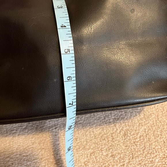 Calvin Klein Vintage Cosmetic Bag. - Picture 7 of 10